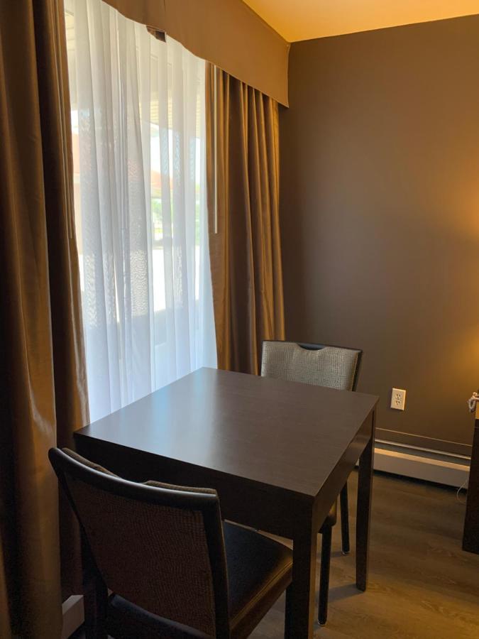 Econo Lodge Inn & Suites Lethbridge Eksteriør billede