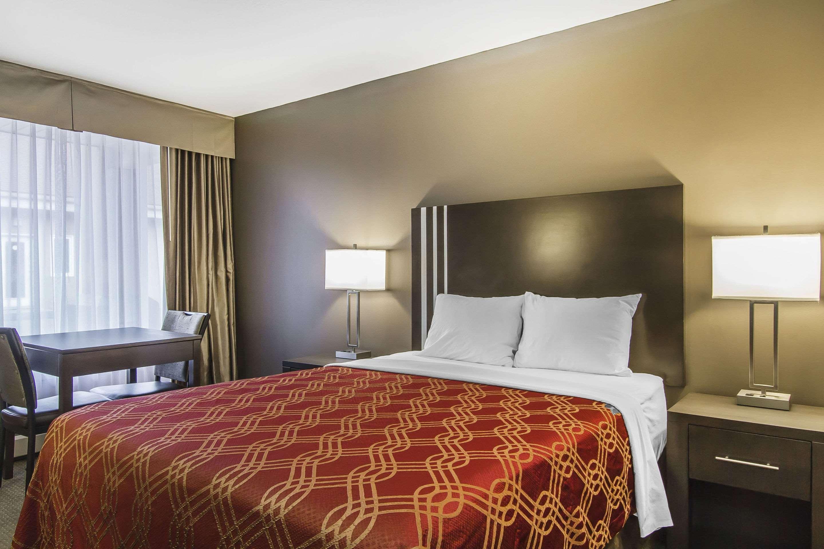 Econo Lodge Inn & Suites Lethbridge Eksteriør billede