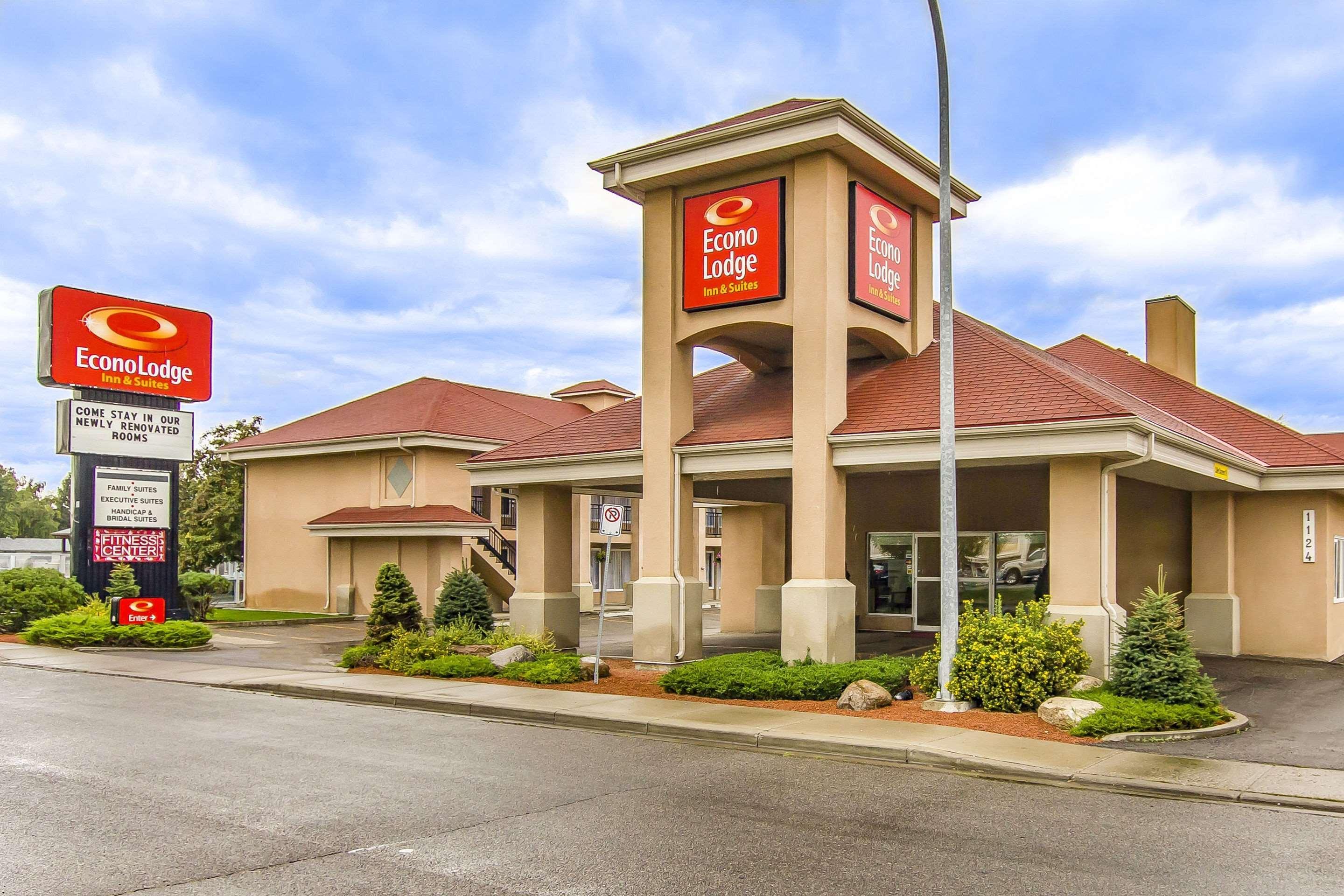 Econo Lodge Inn & Suites Lethbridge Eksteriør billede