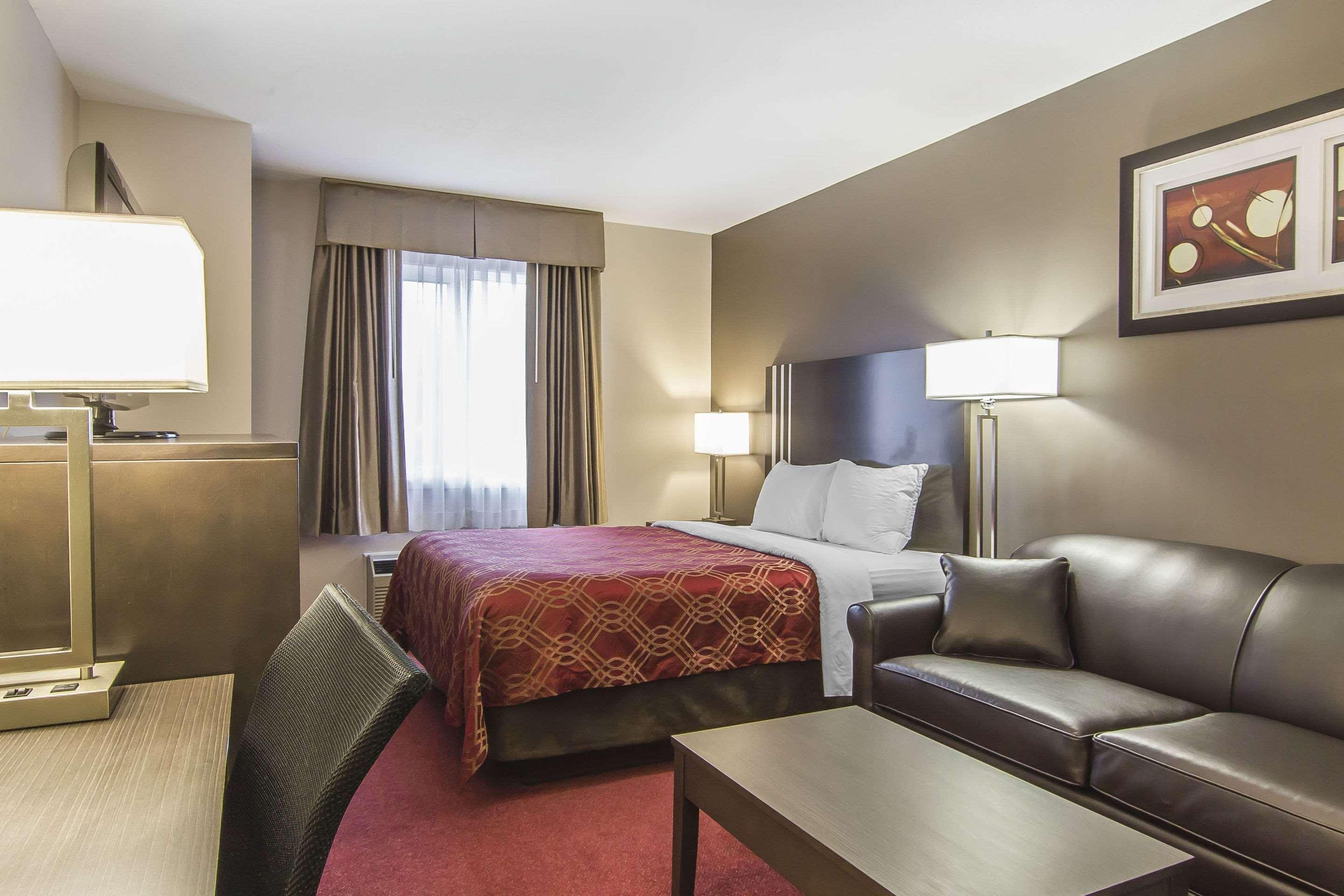 Econo Lodge Inn & Suites Lethbridge Eksteriør billede