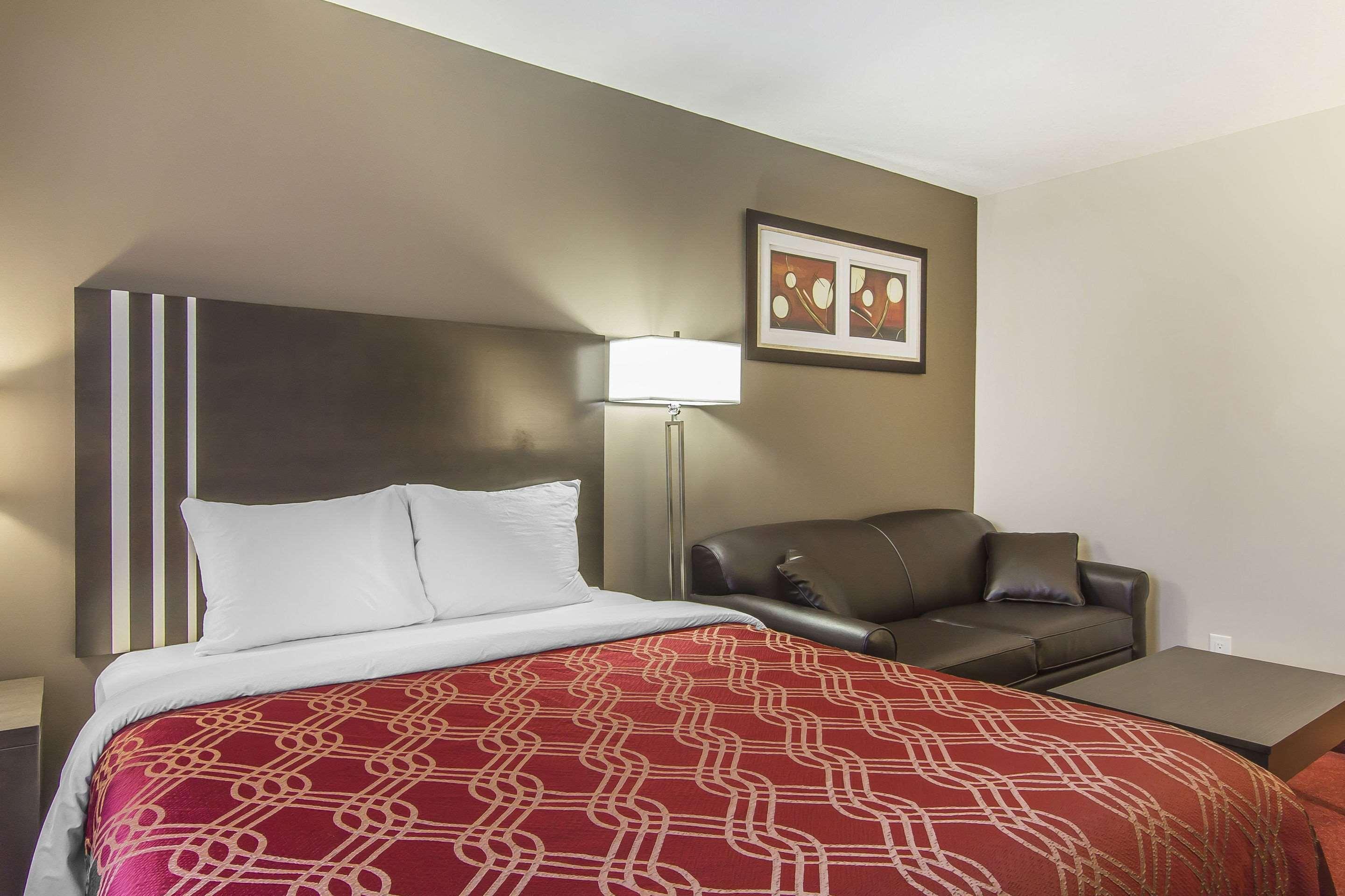 Econo Lodge Inn & Suites Lethbridge Eksteriør billede