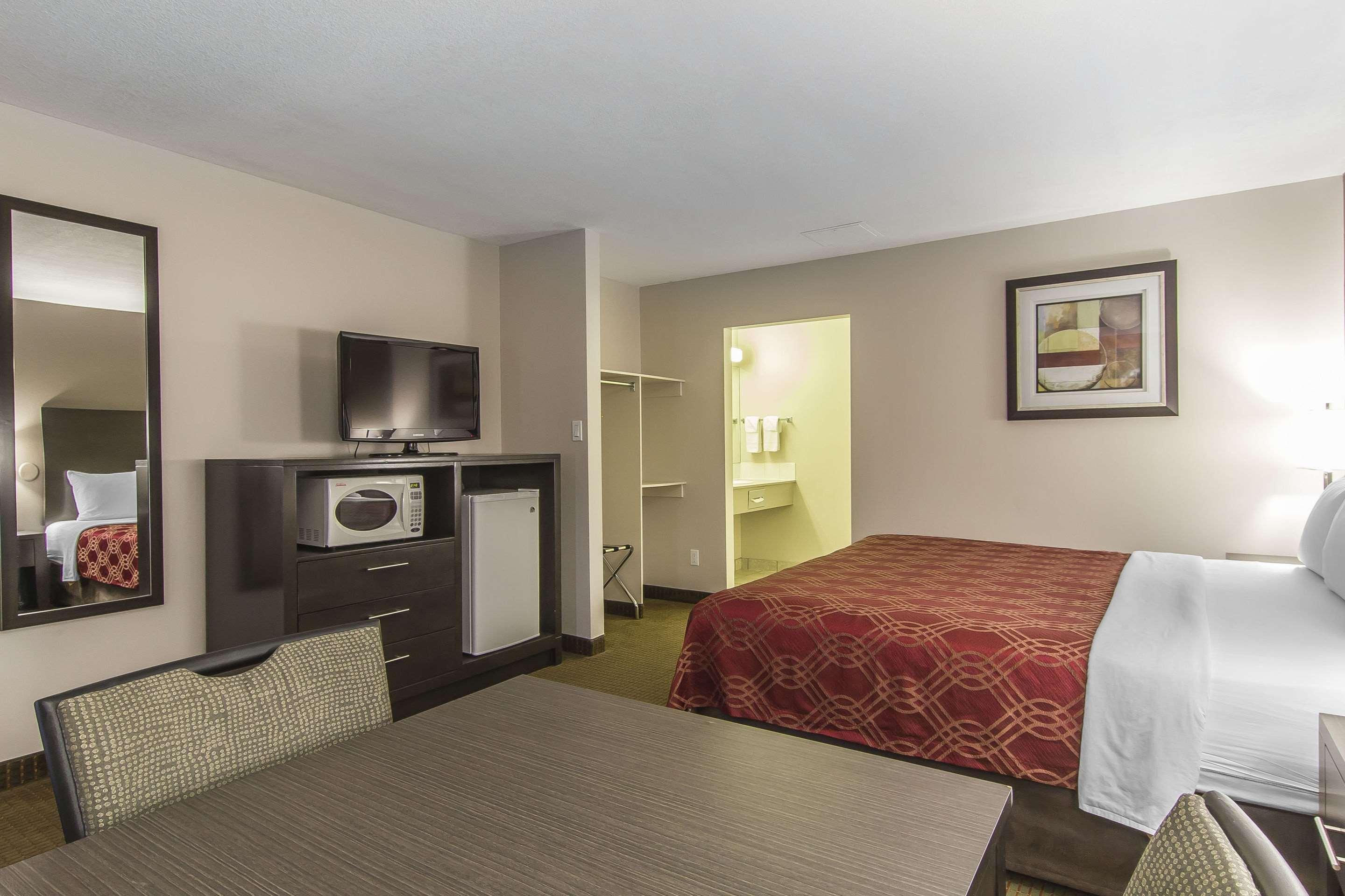 Econo Lodge Inn & Suites Lethbridge Eksteriør billede