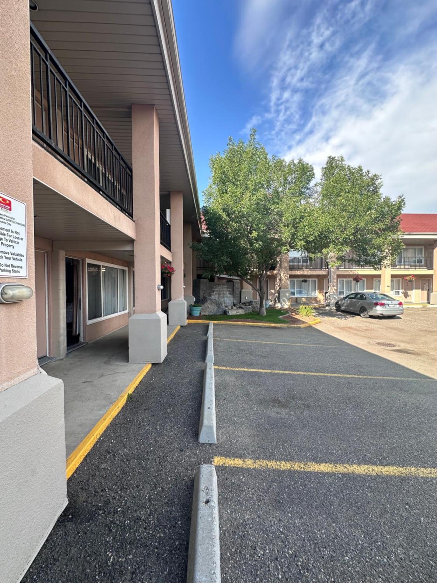 Econo Lodge Inn & Suites Lethbridge Eksteriør billede