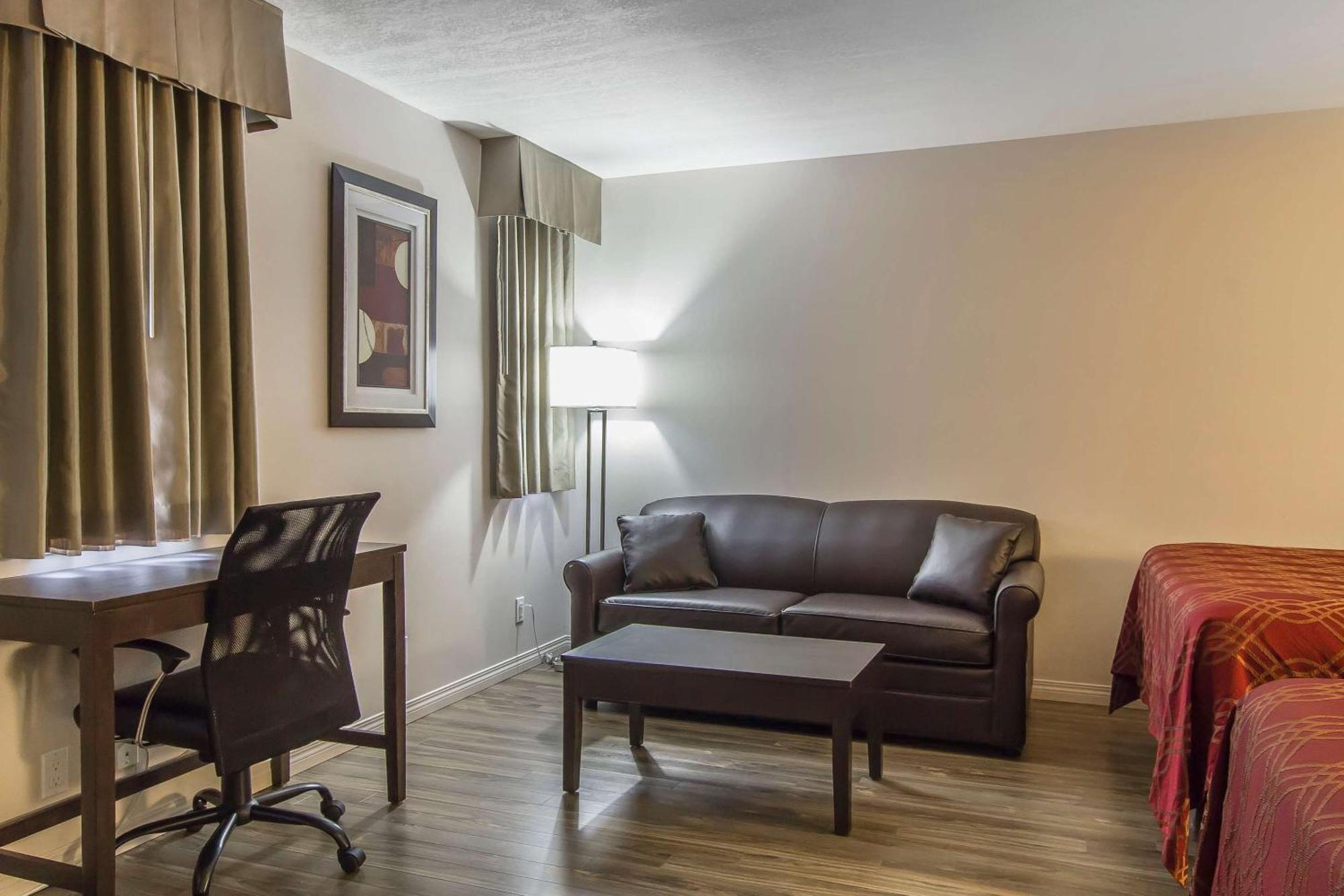Econo Lodge Inn & Suites Lethbridge Eksteriør billede