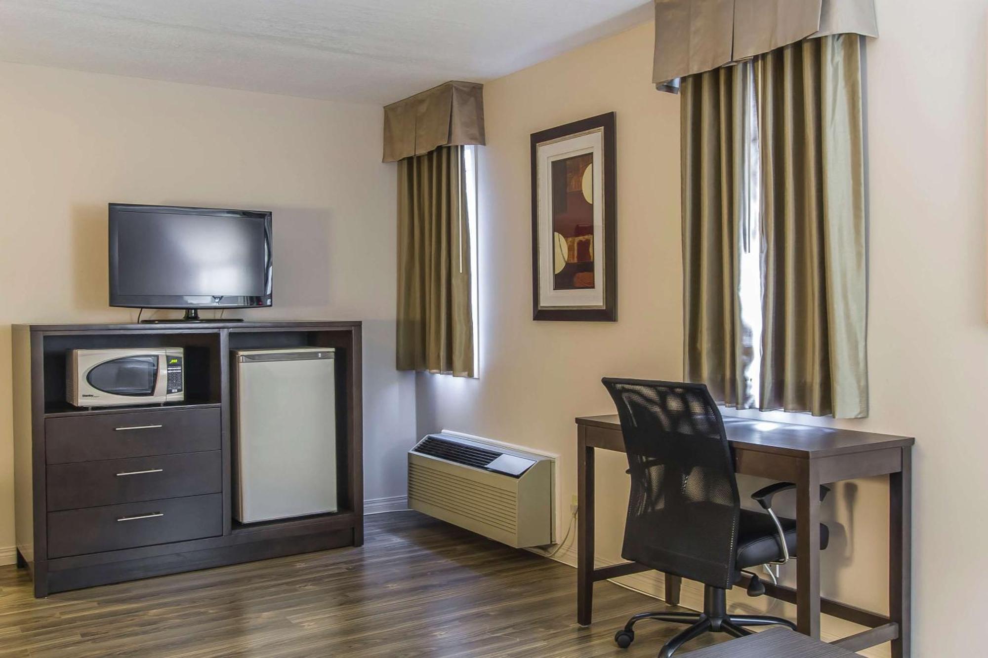Econo Lodge Inn & Suites Lethbridge Eksteriør billede