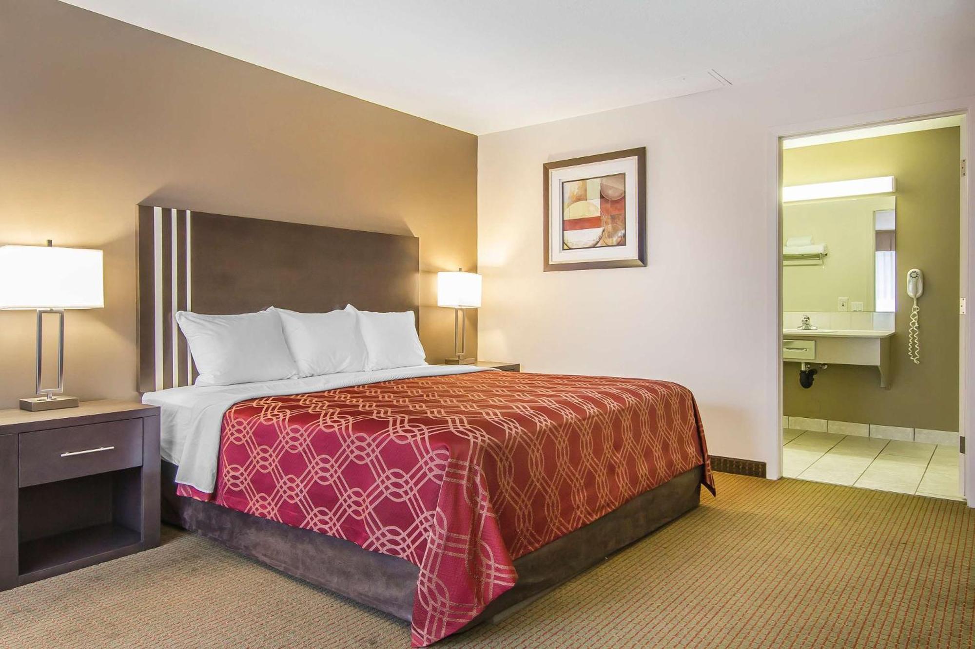 Econo Lodge Inn & Suites Lethbridge Eksteriør billede