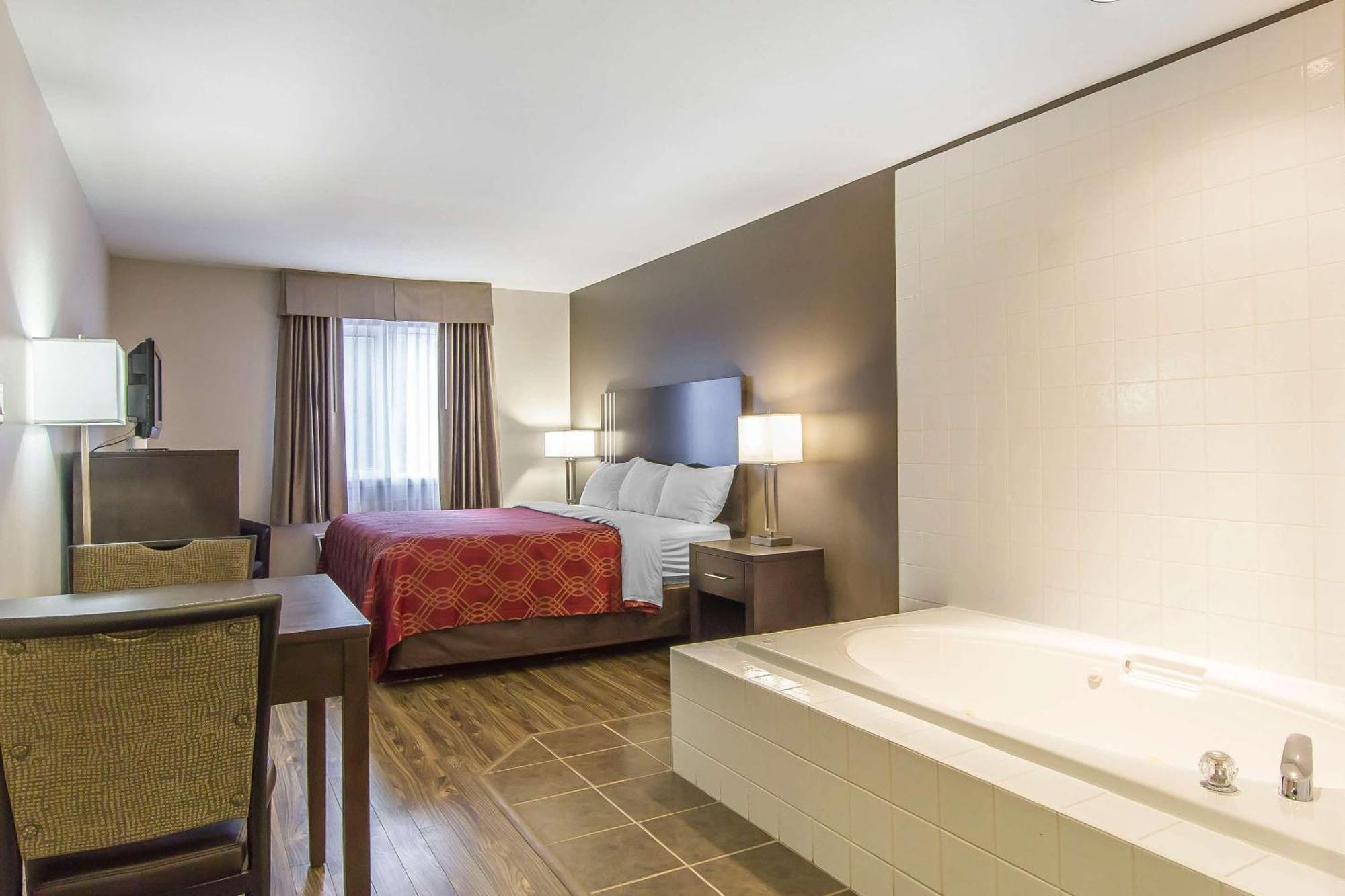 Econo Lodge Inn & Suites Lethbridge Eksteriør billede